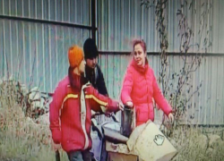 Полиция ищет троицу, которая напала на человека в Яловенах