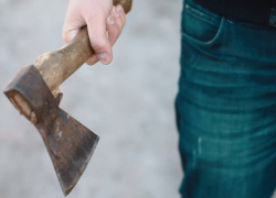 Порубил кошку топором и хотел отрезать волосы у мамы - появились подробности о 17-летнем безумце, убившем 90-летнего деда