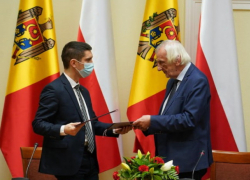 Кто из депутатов потратил больше всего денег на зарубежные поездки 