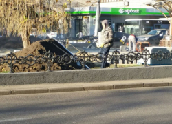 Проспект Виеру в Кишиневе реставрируют силами подростков?