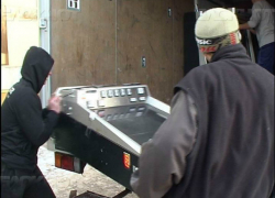 Дерзкие злоумышленники вынесли платежный терминал из магазина в Кишиневе