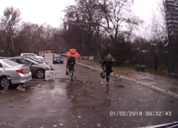 «Испугалась сирены»: полиция наказала женщину, не пропустившую скорую помощь