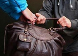 Маньяк нападает на женщин в страшном парке на Чеканах