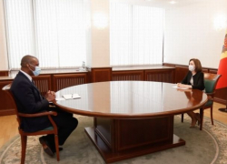 «Любимый собеседник» - Майя Санду снова отправилась на встречу к послу США Хогану