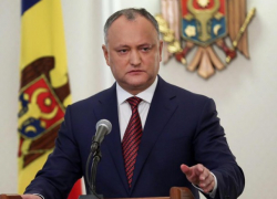 Додон заявил, что Санду следует за ним по пятам