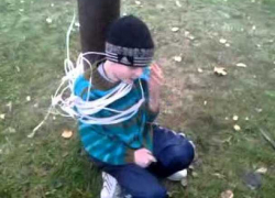 Заклеили лицо скотчем, привязали к столбу и сняли на видео: в Одесской области издевались над ребенком