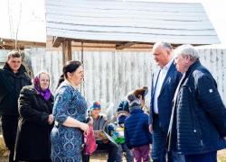 Додон оказал материальную помощь семье с 8 детьми