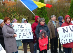 «Нет бедности, диктатуре и разрухе»: социалисты провели антиправительственные протесты