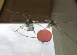 Выяснилось, кто и зачем бил в здание парламента молотком