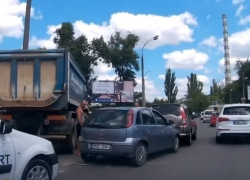 Столкновение грузовика с легковушкой в Кишиневе попало на видео 