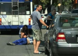 Мужчина выпал из движущегося троллейбуса в центре Кишинева