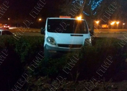 В Дубоссарах пьяный водитель разгромил клумбу на одном из кругов города