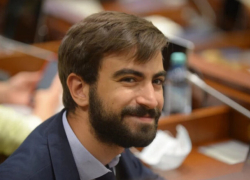Плынгэу "потроллил" Синкевича: Восхищает невероятная сила бабушек, которые умудряются покупать автомобили своим внукам