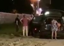 На гламурной машине за плиткой – в столице женщины воруют дорожное покрытие