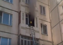 В Бельцах мужчина оказался заблокированным в горящей квартире
