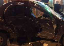 Автомобиль в Кишиневе после страшного столкновения влетел на троллейбусную остановку с людьми