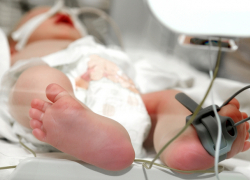 Зверь-отец жестоко избил жену и двухмесячную дочку 