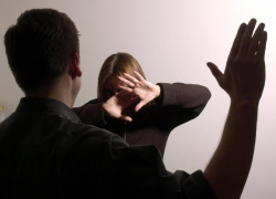 В Италии мужчина 5 лет избивал свою жену-молдаванку