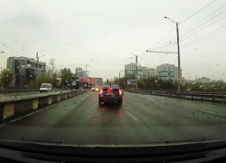 В Кишинёве машина скорой помощи распугала водителей на виадуке, промчавшись по встречной полосе