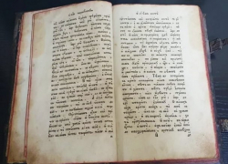 Молдаванин попытался вывезти из Украины старинное Евангелие, но был остановлен пограничниками