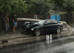 Запретить BMW в Молдове предложили в шутку пользователи после курьезной аварии со столбом 