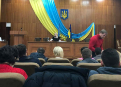 Громкий скандал в горсовете под Киевом: сессию открыли гимном России