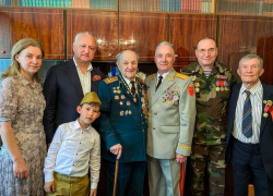 Додон навестил дома одного из самых известных ветеранов ВОВ в Молдове