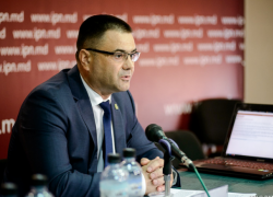 "Старый конь борозды не портит" - "старый" министр стал "зеленым"