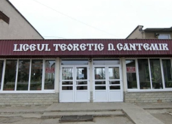 В Кагуле школьник распылил перцовый баллон на территории лицея: восемь детей попали в больницу