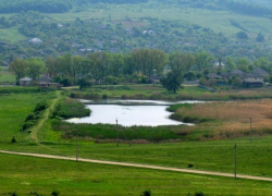 Ужасная находка: на берегу озера обнаружили тело мужчины