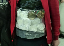 Двое «гурманов» в поясах из банок с красной икрой пытались пересечь границу Украины с Молдовой 