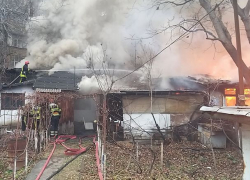 На Рышкановке загорелся старый дом 