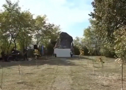 Памятник десантникам-героям ВОВ восстановлен после атаки вандалов