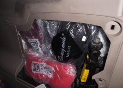 В Молдову пытались ввезти контрабанду нижнего белья в Mercedes Viano