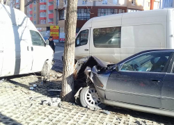 В серьезной аварии с участием BMW пострадали три автомобиля