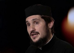 Священник, привязавший собаку к машине и волочивший ее по асфальту, клянется, что не нападал на свою семью