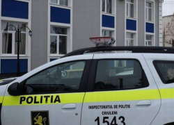 В Криулянах пьяный мотоциклист сцепился с полицейскими и не успокоился даже после того, как ему надели наручники