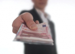 Взятка в размере более 6 тыс. евро поступит в государственную казну