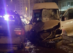 Потерявший управление микроавтобус устроил жуткое ДТП на Ботанике