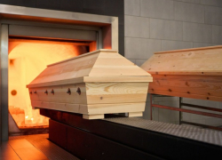 Закон о крематориях застрял в парламенте - семьи перевозят тела за границу