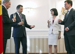 Европейские политики кучно бросились поддерживать Санду