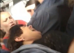 Жестокая драка двух женщин в кишиневской маршрутке попала на видео