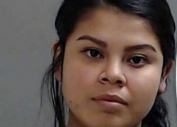 Несдержанная учительница испанского языка занималась сексом с тремя учениками