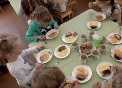 В детсаду на Рышкановке малышей чуть не накормили кашей с червями 