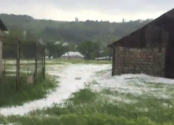 Во время вчерашнего дождя Колоницу засыпало градом