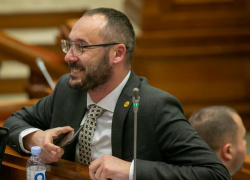 Министр юстиции Литвиненко из-за "низких доходов" не откажется от компенсации