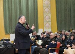 Игорь Додон: Пока будете кушать сосиску и кататься на качелях, они украдут ещё один миллиард