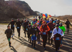 Семья юного марафонца, пробежавшего 12 км в калошах, переехала в собственный дом 