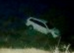 Страстный секс в машине на краю обрыва едва не стоил любовникам жизни 