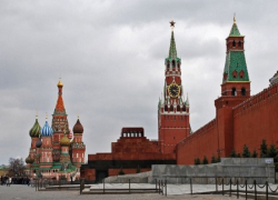 Знай наших! Пьяный гражданин Молдовы протаранил на авто заграждение на Красной площади
